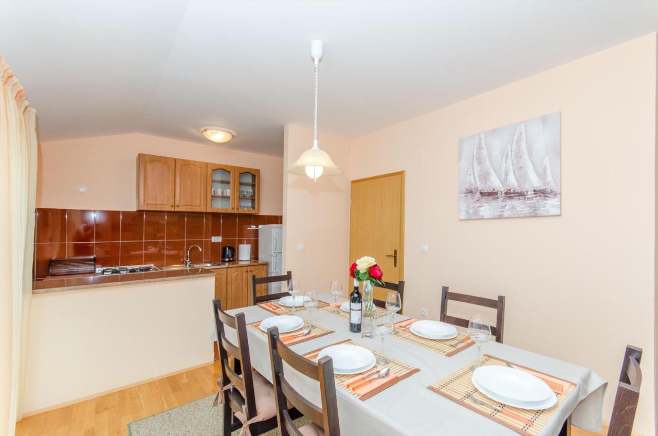 Kaštela Apartman Ivan מראה חיצוני תמונה